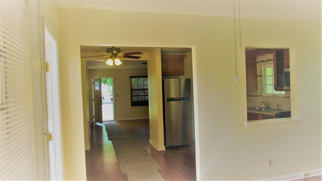Building Photo - 618 N Palmway