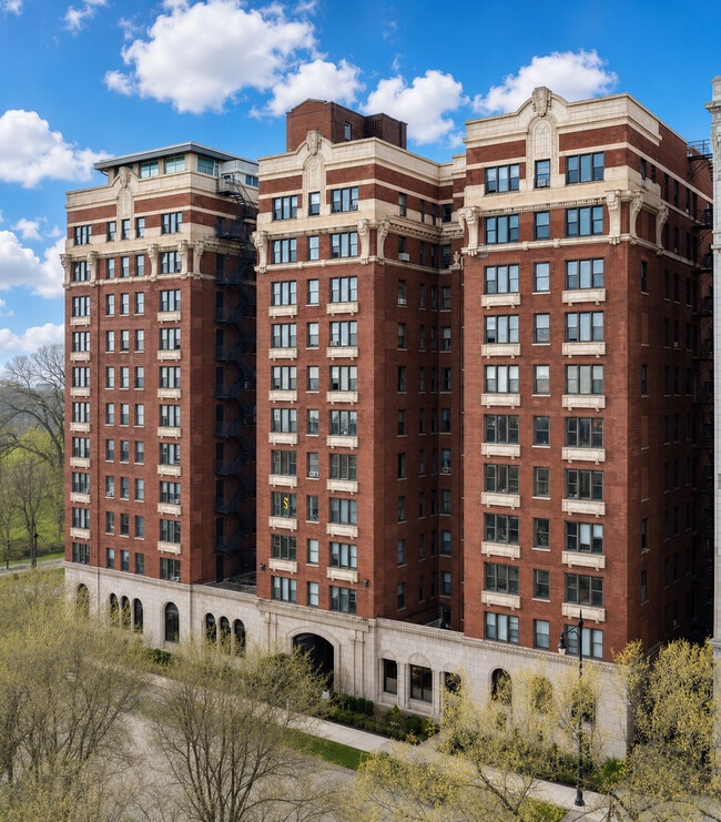 Building Photo - 5300 S Shore Dr
