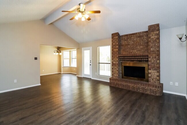 Foto del edificio - 721 Owens Dr