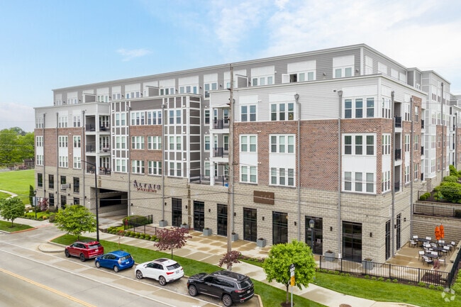 Building Photo - Altair at the Heights