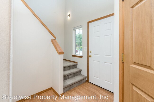 Building Photo - 3 br, 2.5 bath House - 5228 SE Hull Ave.