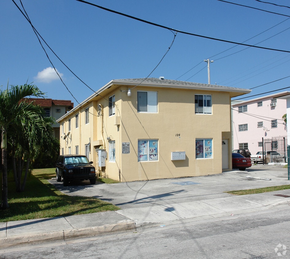 Building Photo - 126 SW 21st Ave