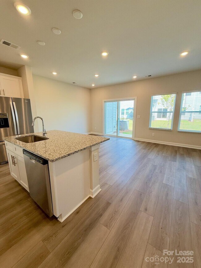 Building Photo - 1719 Braemar Vlg Dr