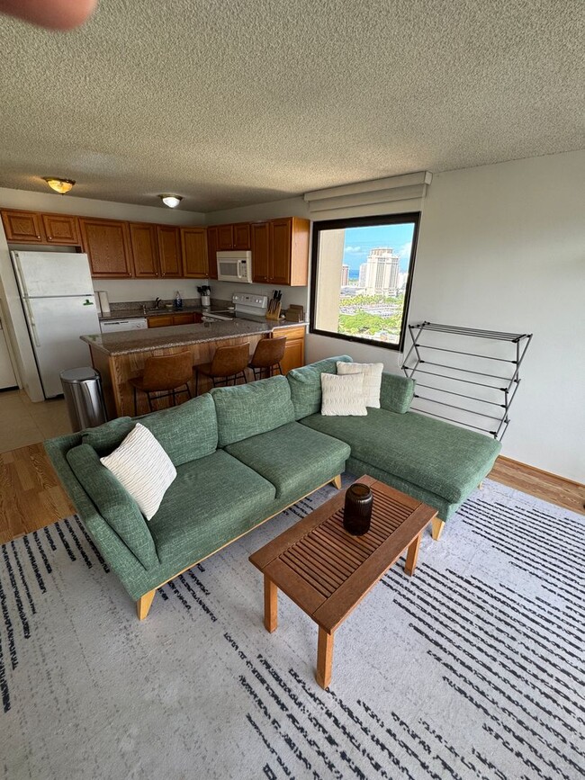 Building Photo - 1 Bedroom/1 Bath/2 Parking: Four Paddle in...