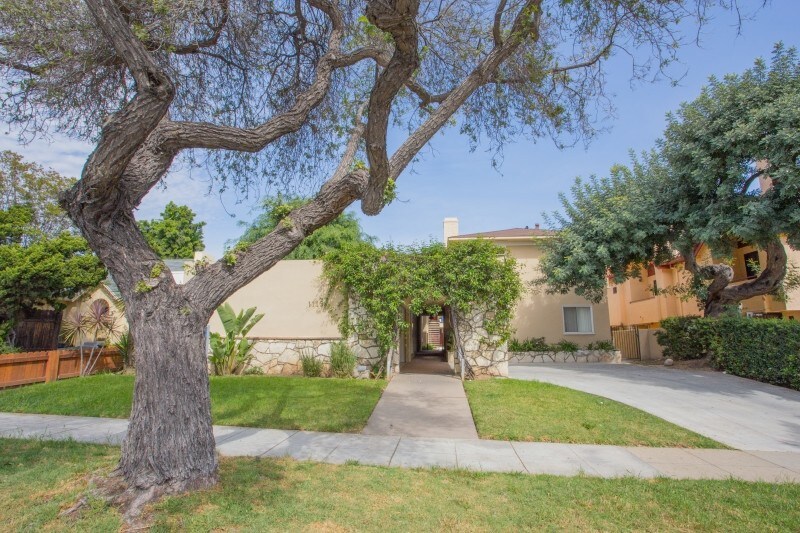 Primary Photo - Huntington Villas