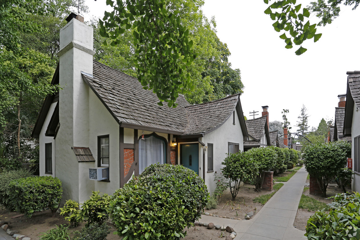 Building Photo - Camellia Court