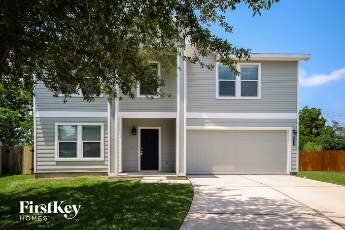 Foto principal - 8443 Broadleaf Ave