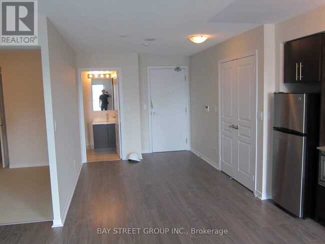 Building Photo - 352 Front St W