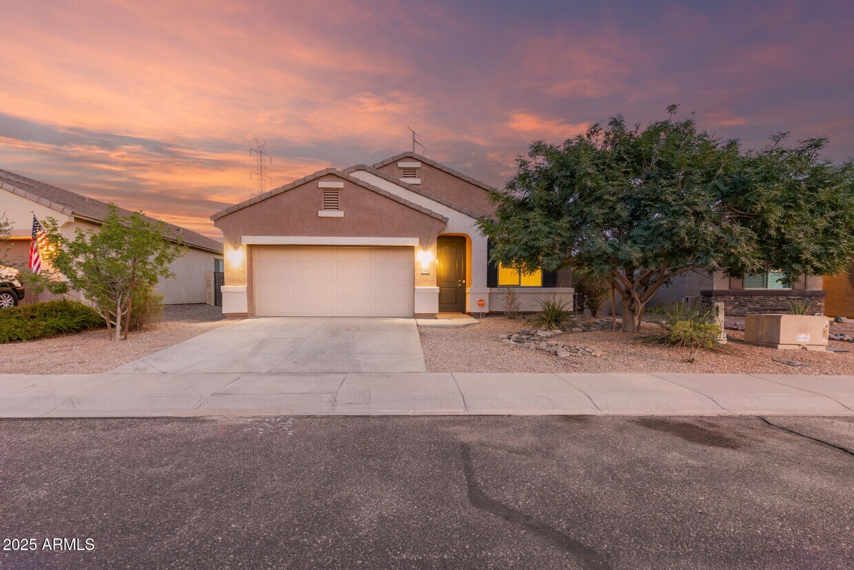 Primary Photo - 23759 W Magnolia Dr