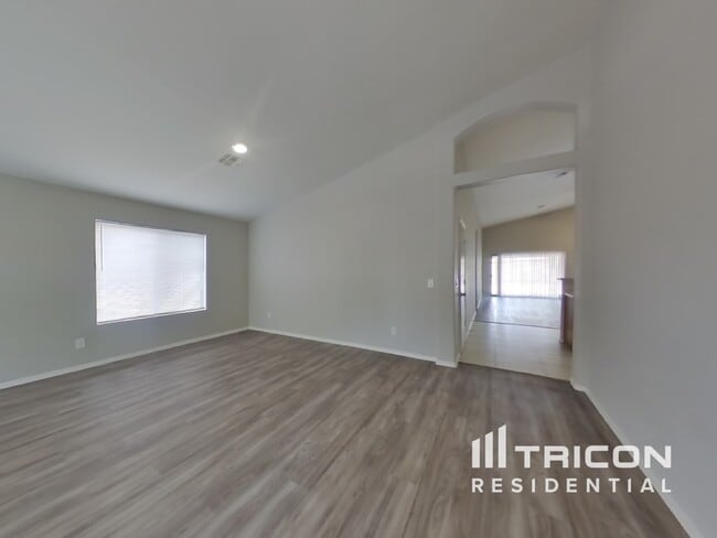 Foto del edificio - 7928 W Gibson Ln