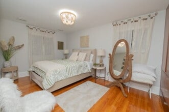 Building Photo - 944 Lakeview Dr