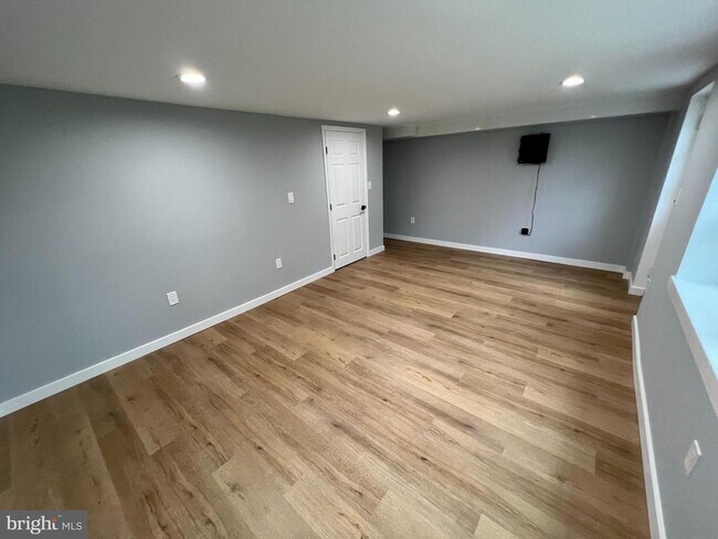 Building Photo - 12718 Hollins Rd
