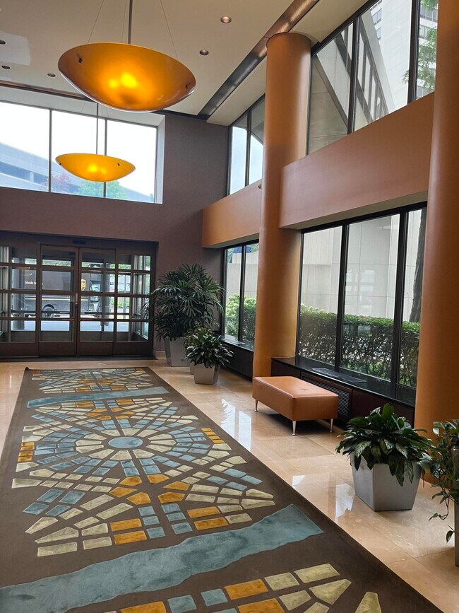 Foto del edificio - 1001 E Jefferson Ave