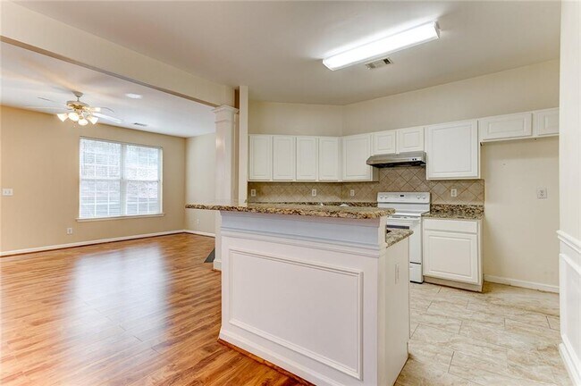Foto del edificio - 4028 Oak Glenn Dr