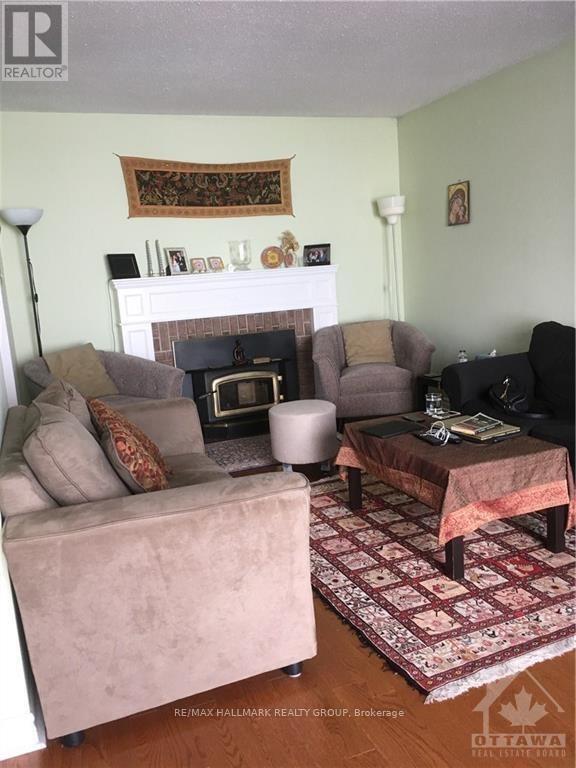 Building Photo - 651-651 Trelawny Private