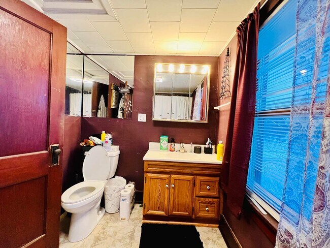 Baño - 529 Euclid Ave