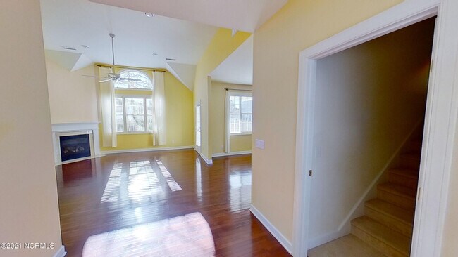 Building Photo - 6204 Sentry Oaks Dr