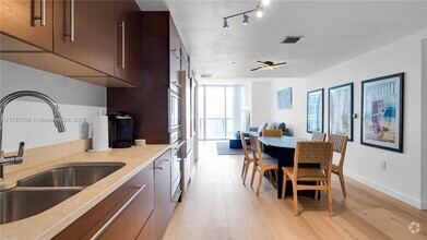 Building Photo - 485 Brickell Ave