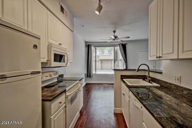 Foto del edificio - 1701 E Colter St