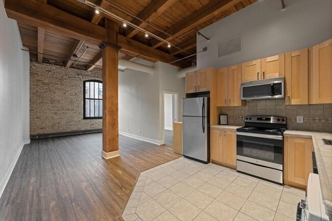 Building Photo - 400 N 1st St