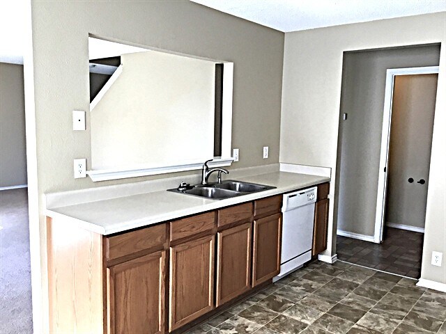 Building Photo - 2947 Donnell Dr