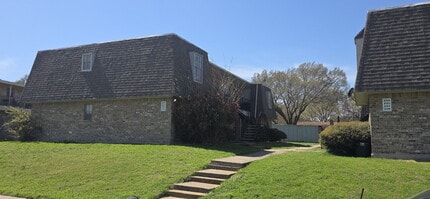 Building Photo - 235 Vista Way