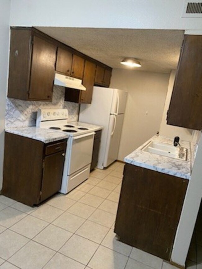Building Photo - 4415 yorkshire