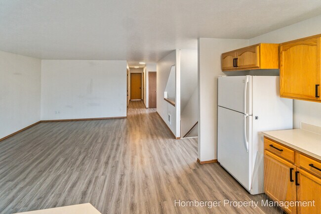 Foto del edificio - 1605 E Hartson Ave
