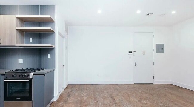 Foto del edificio - 294 Powers St