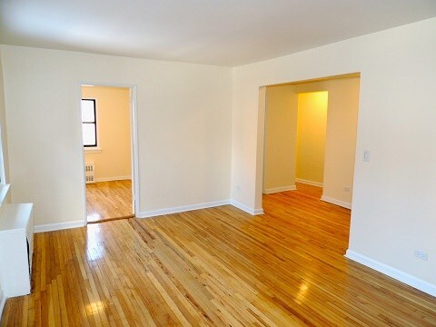 Foto principal - 72-30 Kissena Blvd