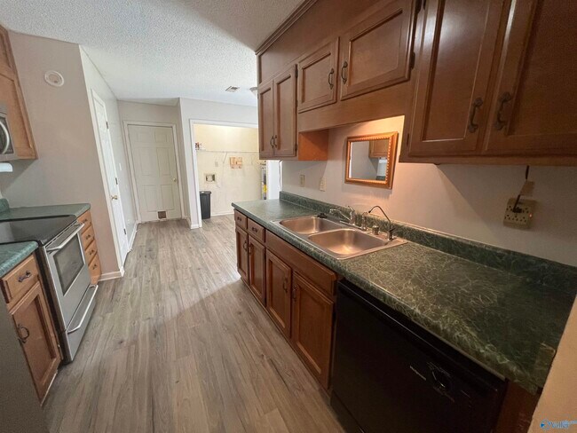 Foto del edificio - 13333 Dickens Ln