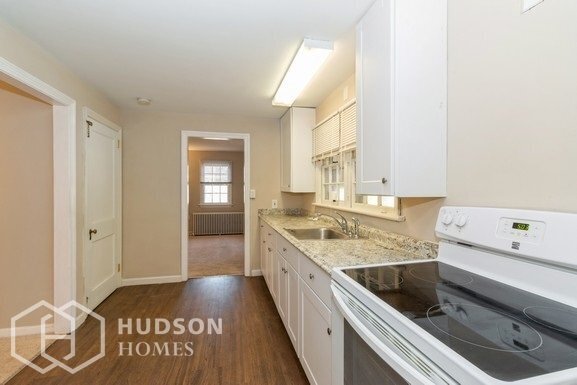 Building Photo - AVAILABLE NOW! -  2405 Edgehill Rd, Huntin...