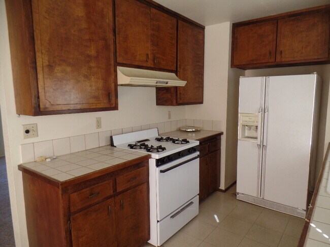 Building Photo - Nice 2 Bedroom Close to Town!