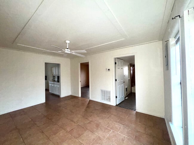 Building Photo - 11991 S Edmondson Rd