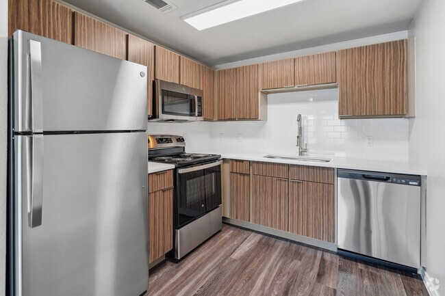 Renovated kitchen with stainless steel appliance package - Azul