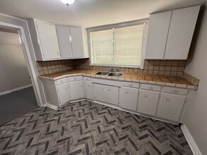 Building Photo - 5116 Huntsville Ave
