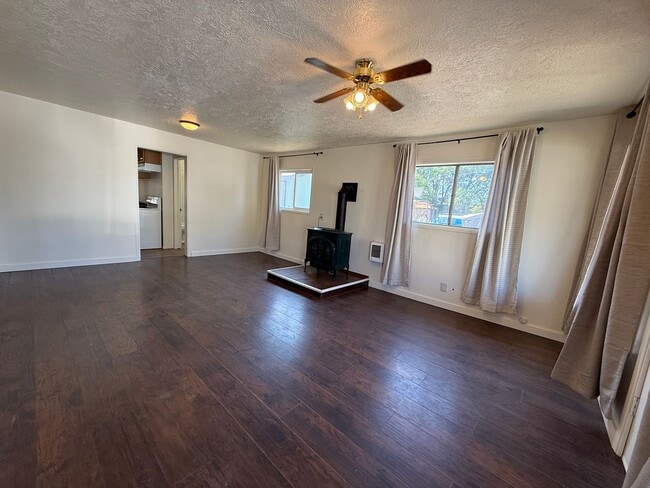 Building Photo - CHECK OUT THIS LOVELY HOME IN PRINEVILLE!!