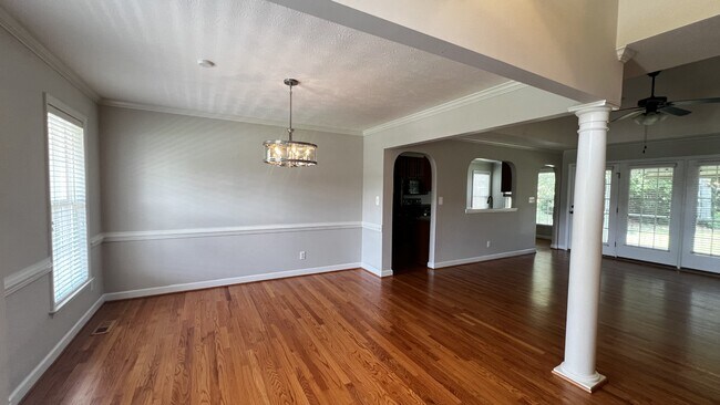 Building Photo - 928 Dalmore Dr