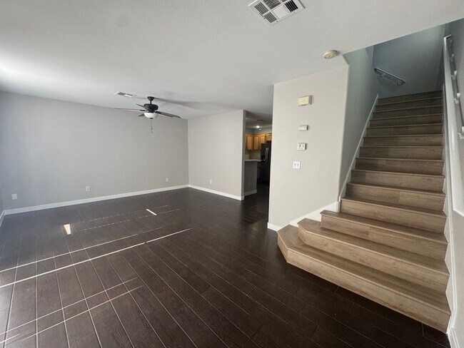 Foto del edificio - Nice, upgraded Town Home 3br, 3bath, 2cg.