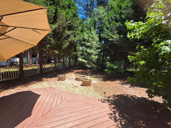 Building Photo - Cute 2 story in great area of Peachtree City!