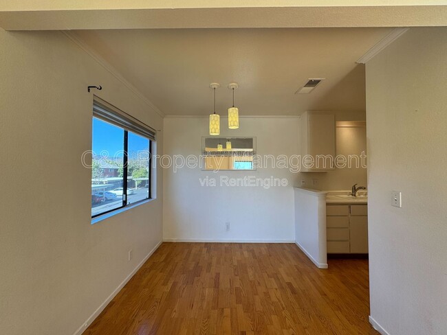 Foto del edificio - 192 Agua Caliente Rd W