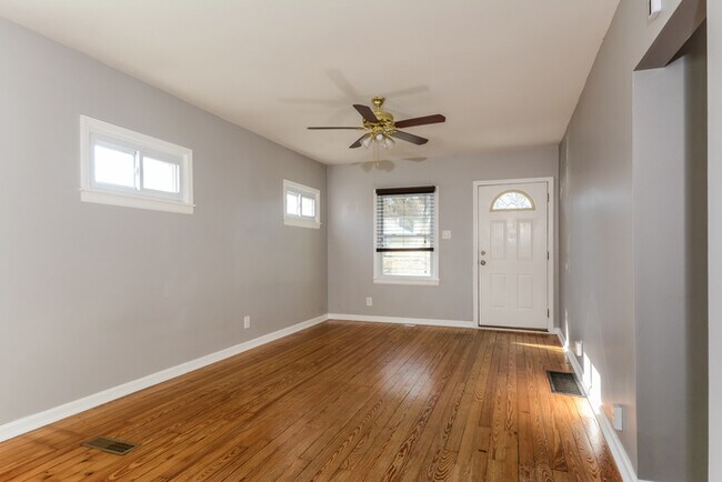 Building Photo - Fantastic 3bd/2ba home! Let yourself in!