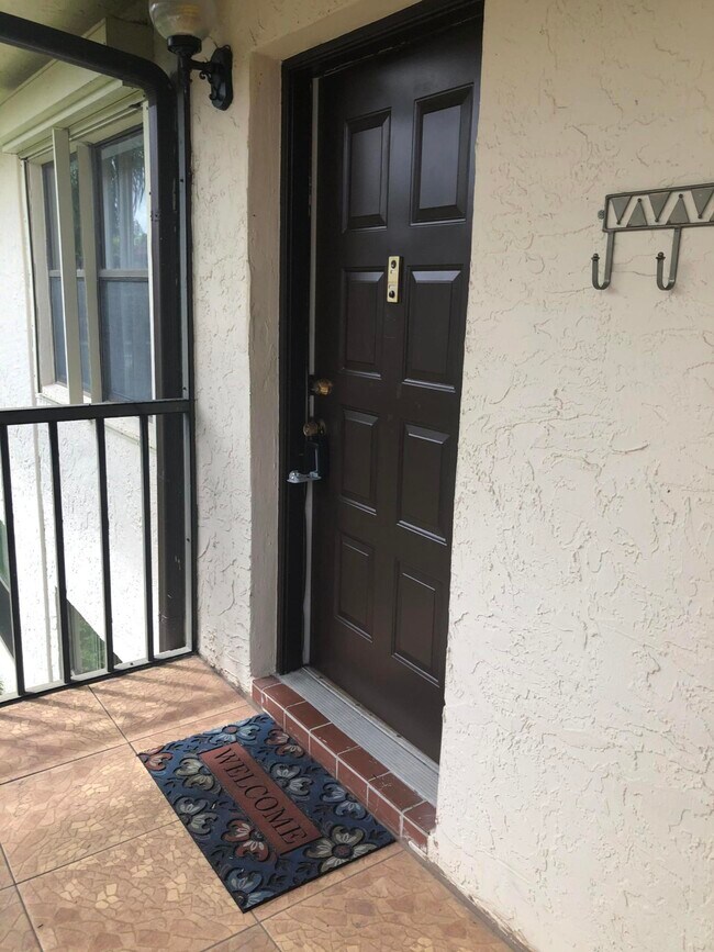 Foto del edificio - 7250 Golf Colony Ct
