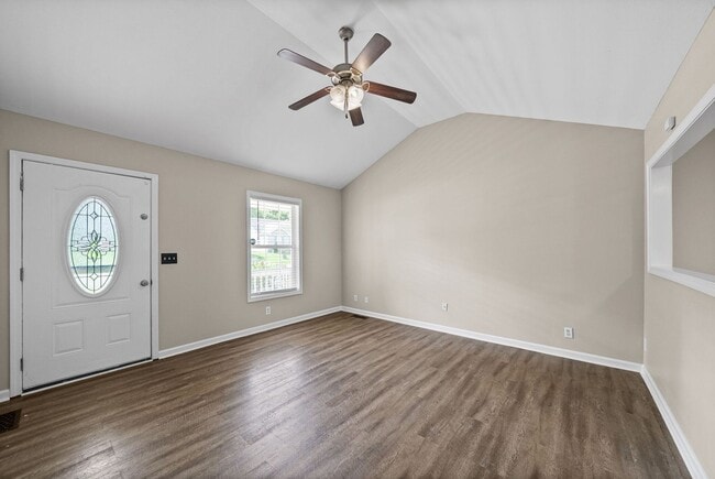 Building Photo - Pet Friendly Three Bedroom!
