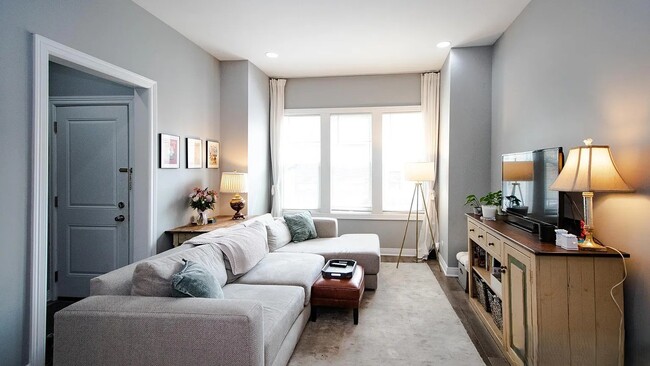 Building Photo - 1938 N Rockwell St