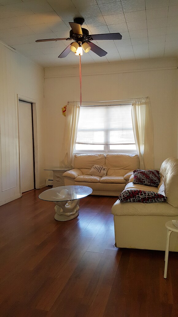 Building Photo - 1118 Summit Ave