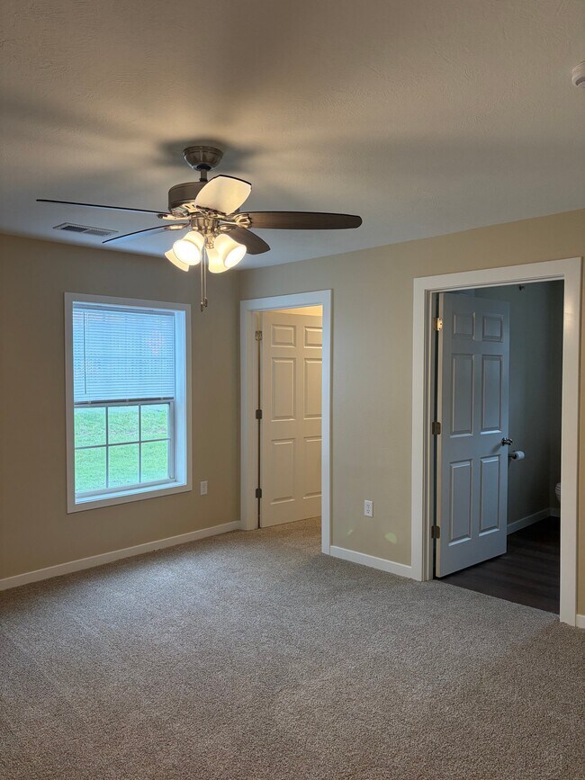 Foto del edificio - 1365 S Scenic Ave