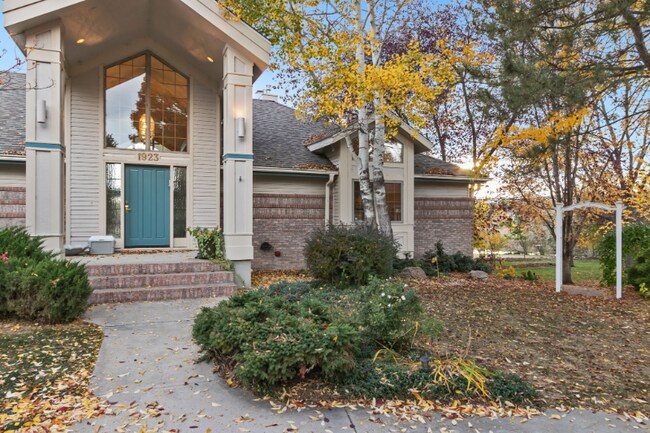 Building Photo - 1923 Linden Ridge Dr