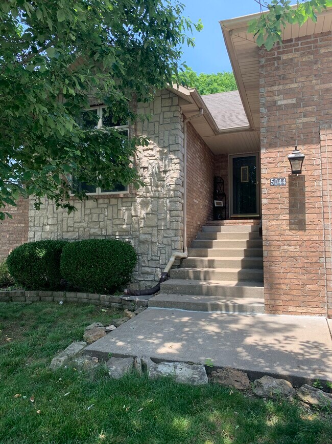 5044 S Chatsworth Ave Springfield Mo House For Rent In Springfield Mo Apartments Com 5044 S Chatsworth Ave Springfield Mo House For Rent In Springfield Mo Apartments Com