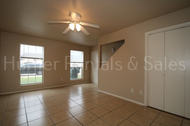 Building Photo - Convenience!